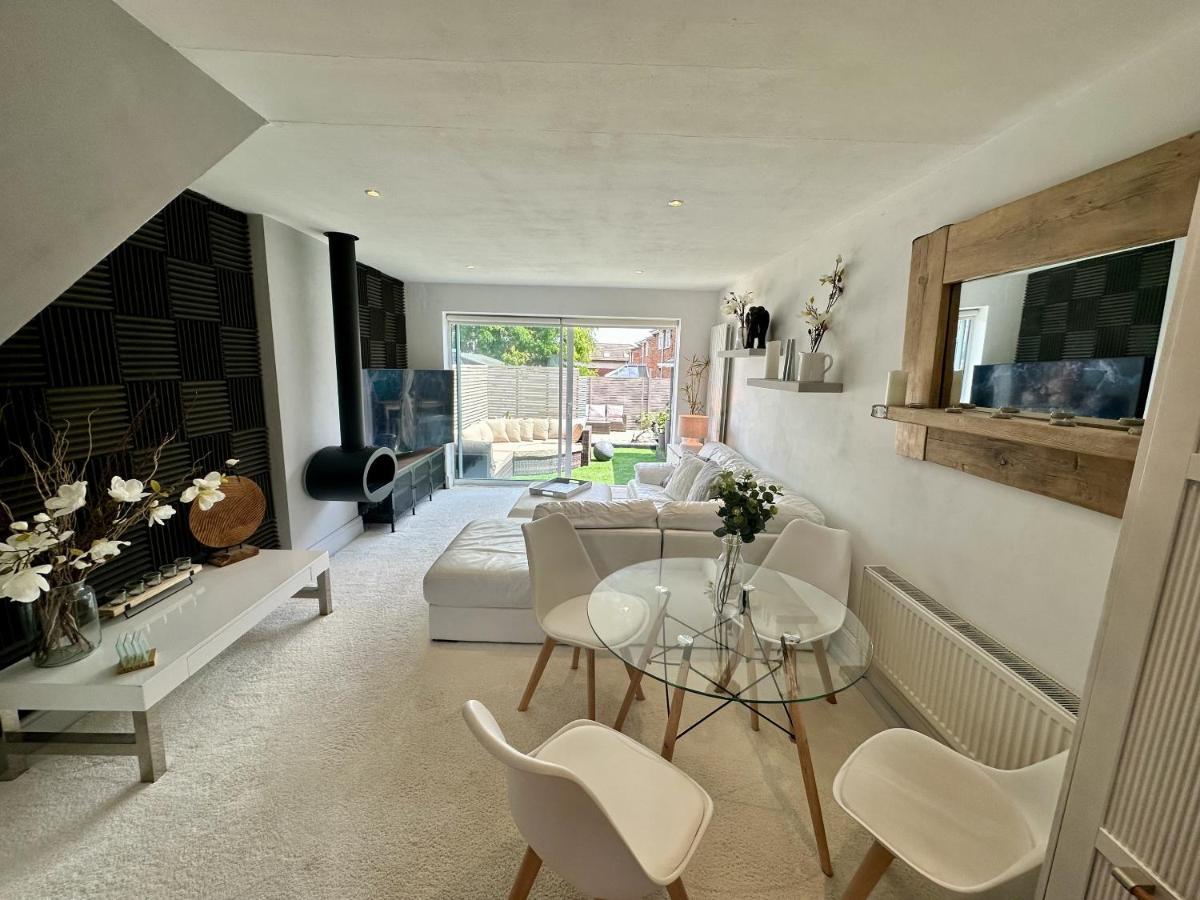 Fantastic 2-Bed House With Parking - Hosted By Hutch Lifestyle Βίλα Leamington Spa Εξωτερικό φωτογραφία