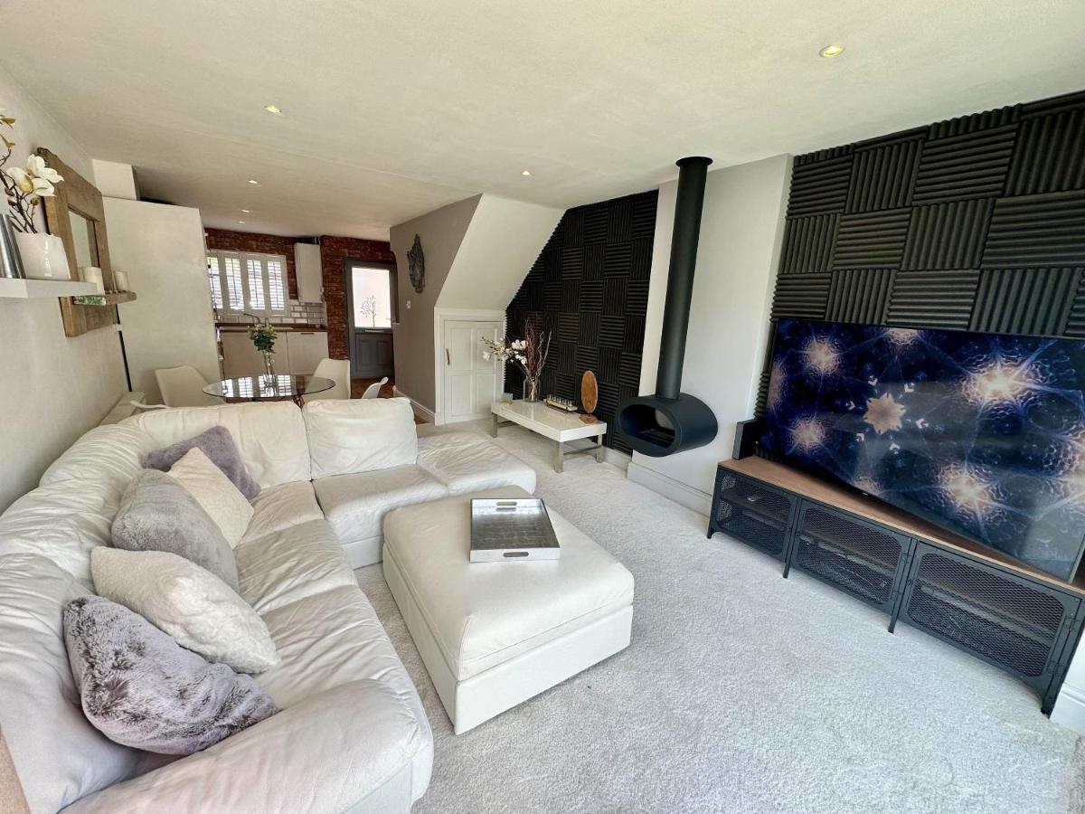 Fantastic 2-Bed House With Parking - Hosted By Hutch Lifestyle Βίλα Leamington Spa Εξωτερικό φωτογραφία