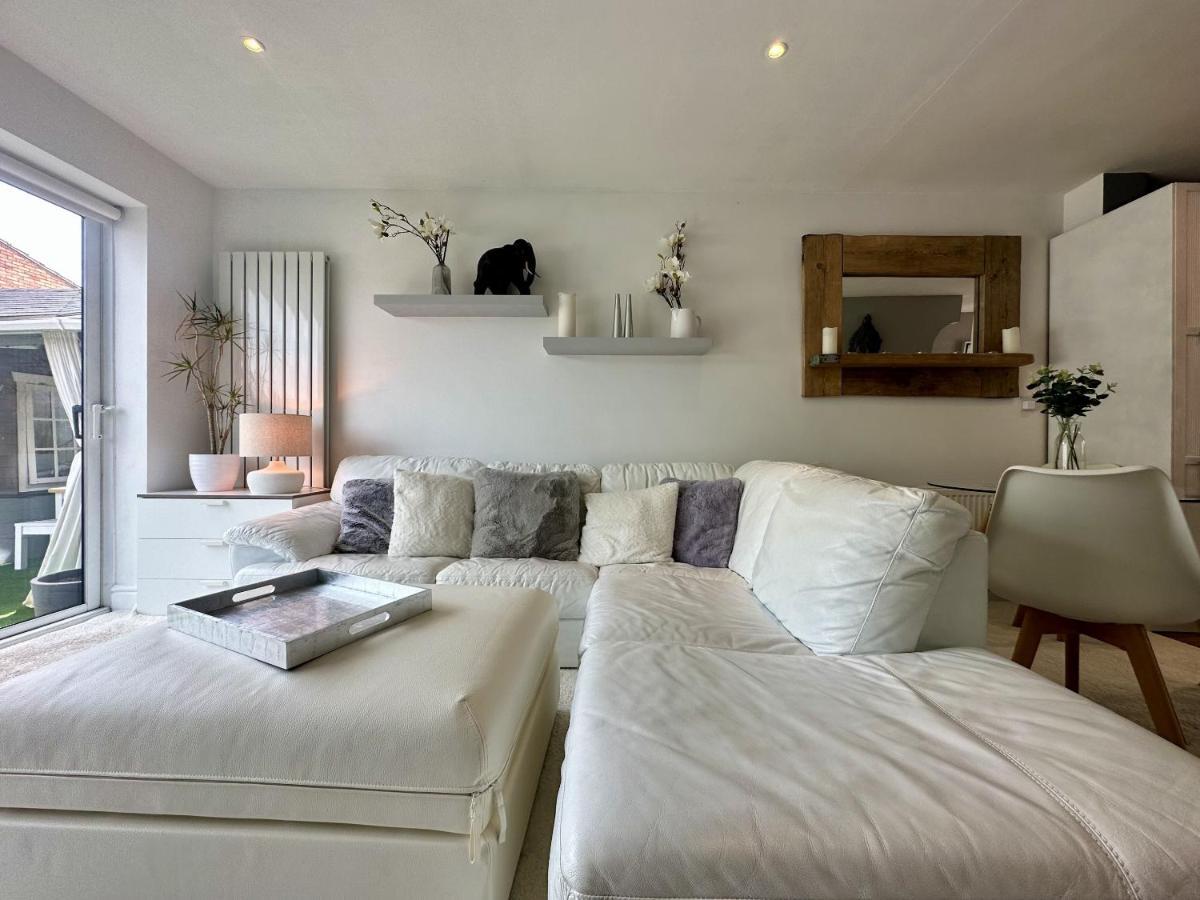 Fantastic 2-Bed House With Parking - Hosted By Hutch Lifestyle Βίλα Leamington Spa Εξωτερικό φωτογραφία