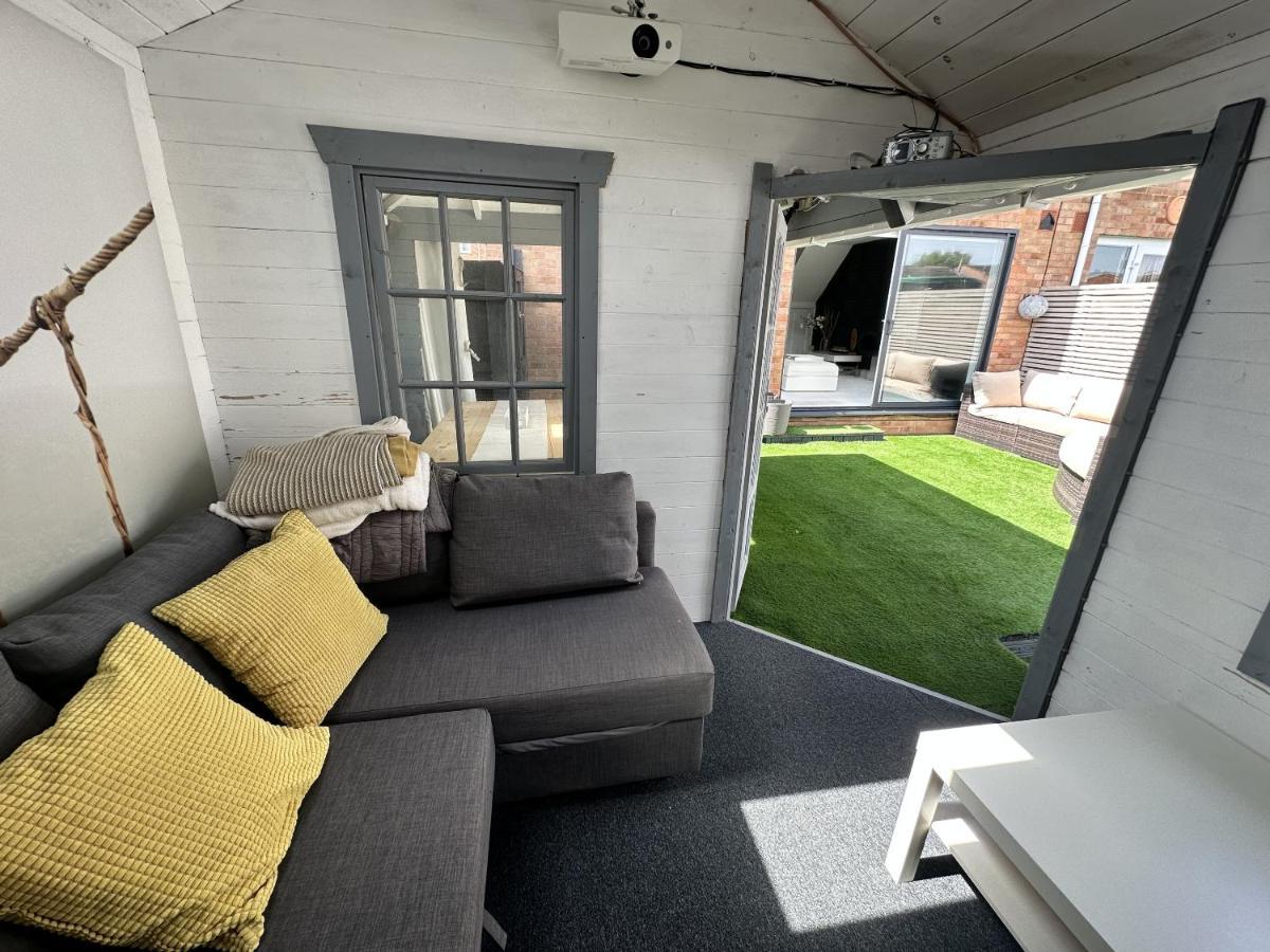 Fantastic 2-Bed House With Parking - Hosted By Hutch Lifestyle Βίλα Leamington Spa Εξωτερικό φωτογραφία