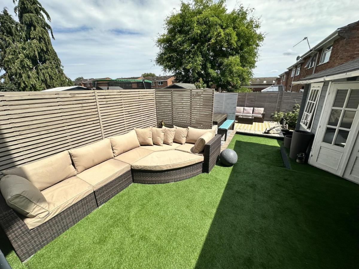 Fantastic 2-Bed House With Parking - Hosted By Hutch Lifestyle Βίλα Leamington Spa Εξωτερικό φωτογραφία