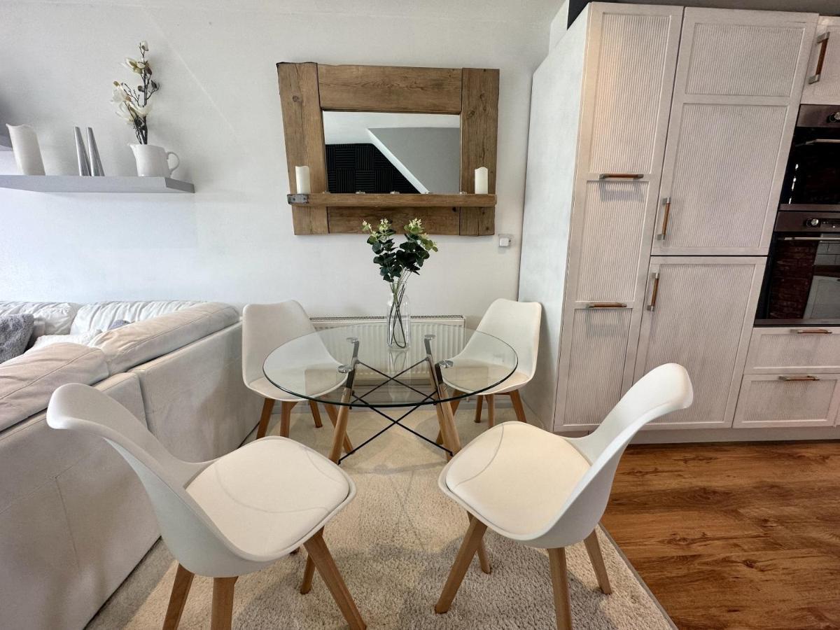 Fantastic 2-Bed House With Parking - Hosted By Hutch Lifestyle Βίλα Leamington Spa Εξωτερικό φωτογραφία